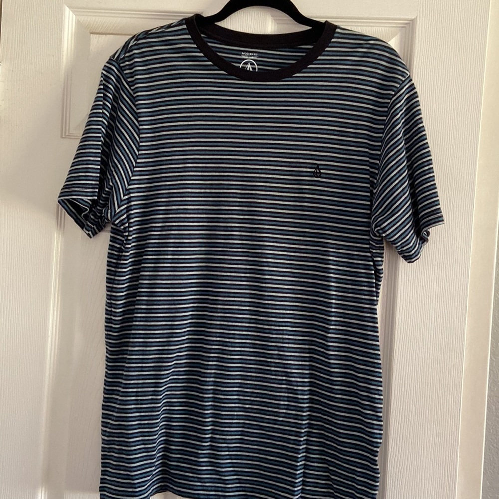 2 Men’s Volcom size medium tshirts. 2 for $20